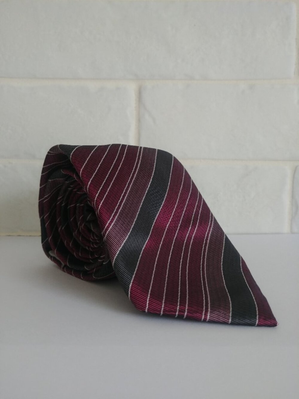 100% silk Le Chateau purple blue stripes striped tie